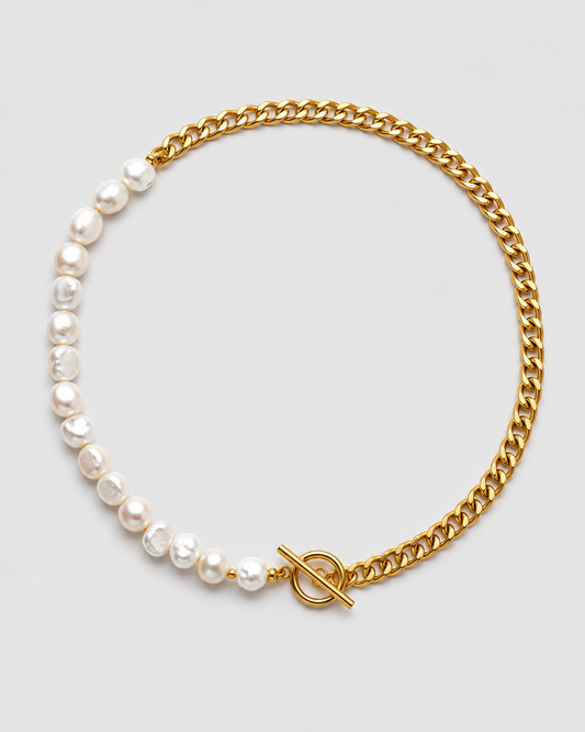 MONLANA Hanna Natural Pearl - Gold Chain Necklace featuring natural freshwater pearls, polished gold chain and toggle clasp on a light grey background