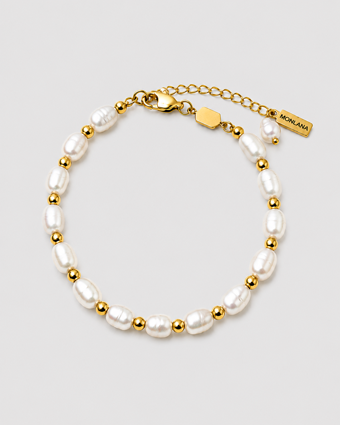 MONLANA natural pearl bracelet with 18K gold-plated details